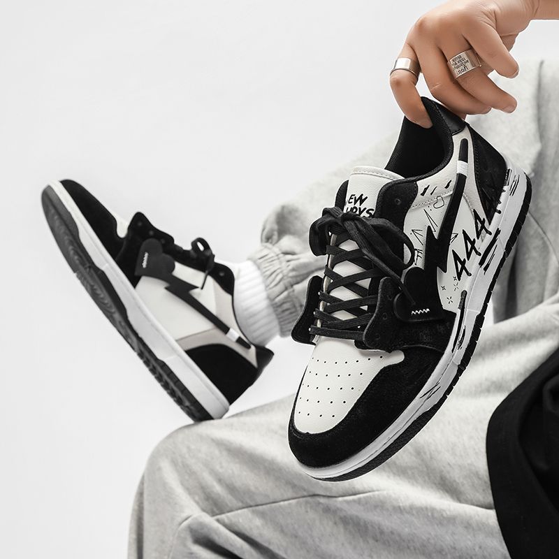 love heart lows - black, styled
